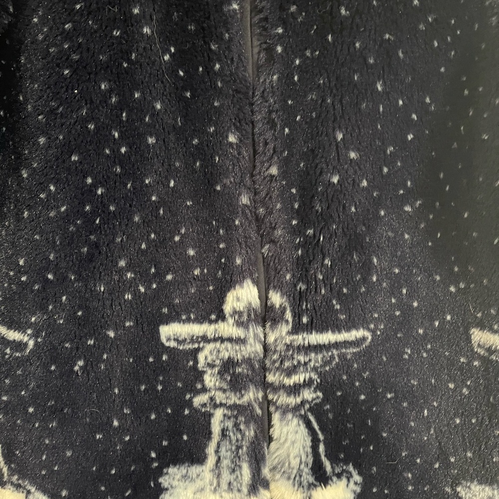 Vintage Northern Lifestyles Canada Inukshuk print oversized faux fur jacket. - Picture 4 of 7